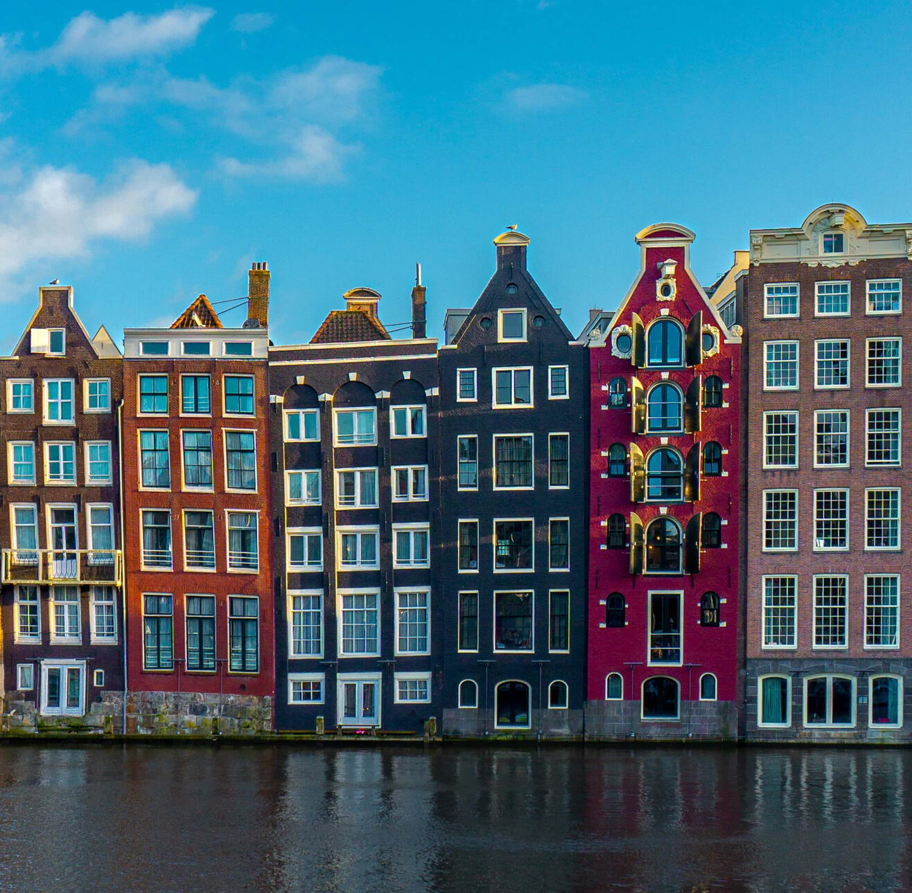 Amsterdamse panden aan de gracht